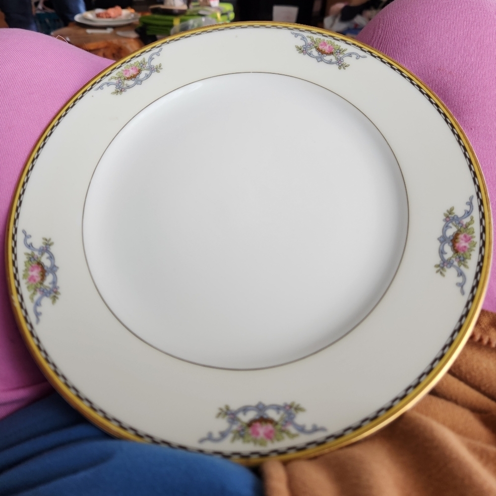 5 Noritake Camilla Dinner Plates